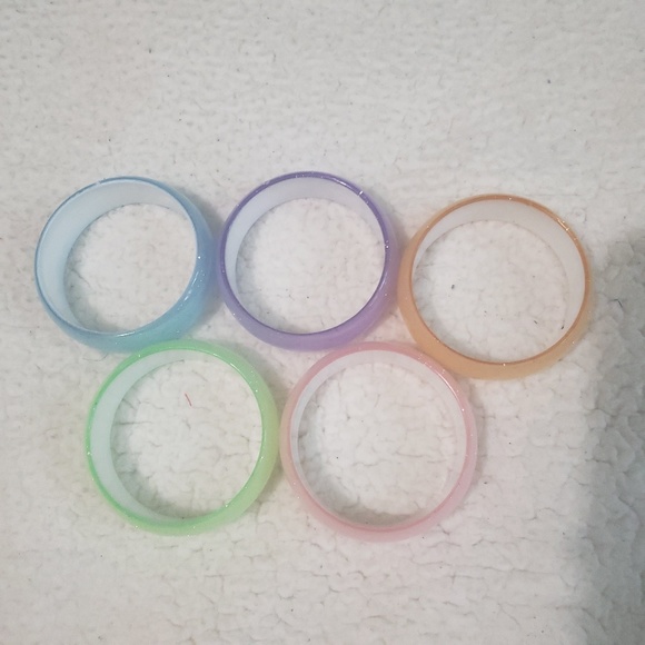 3 VINTAGE 90'S GIRL ACRYLIC BANGLES - Picture 3 of 4